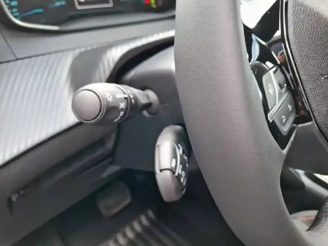 Peugeot 208 hybrid 110 ch e-dcs6 — photo 18