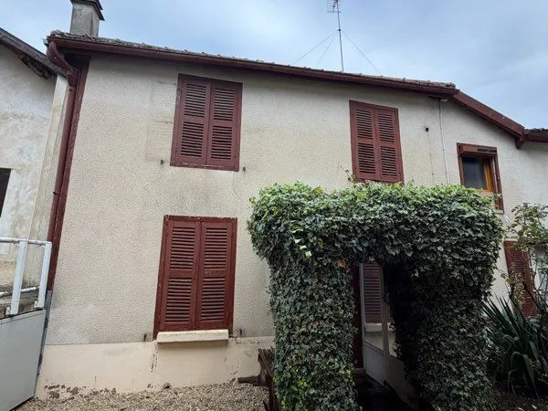 Maison individuelle dans cour commune à louer à Dienville