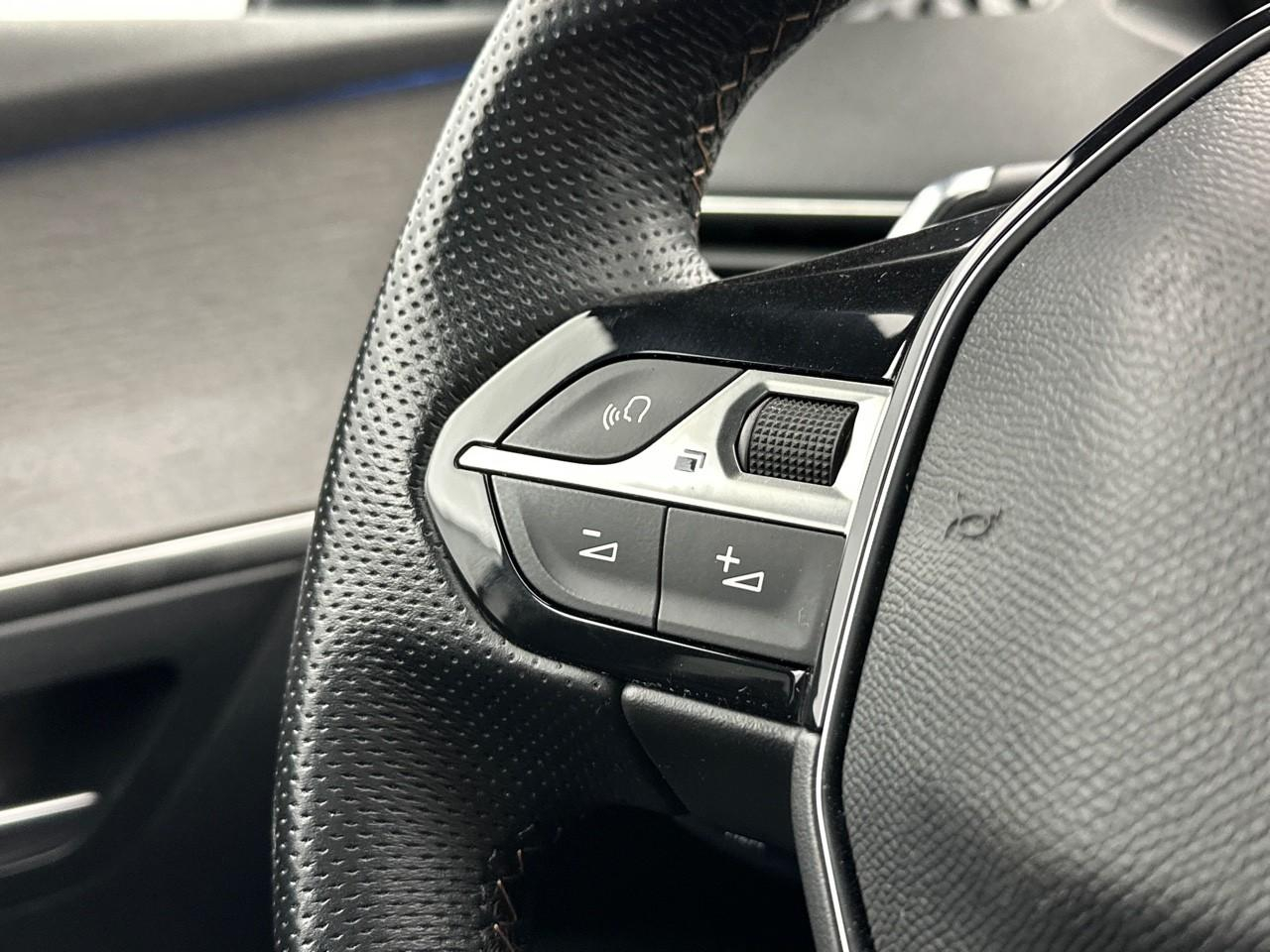 Peugeot 3008 hybrid4 300 e-eat8 gt — photo 20
