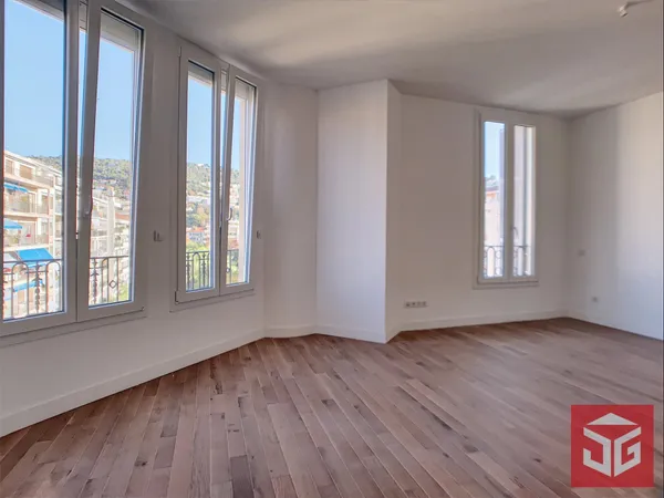 Location grand STUDIO VIDE - Nice Le Port