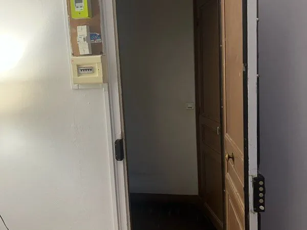 Pièce 5m2 bureau/stockage