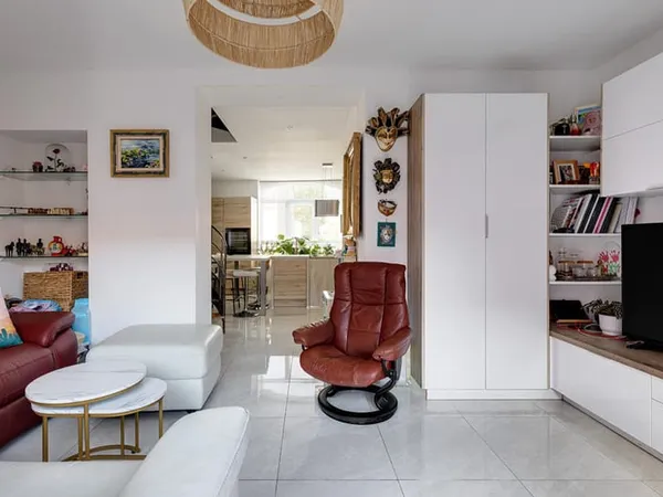 Triplex contemporain avec terrasse