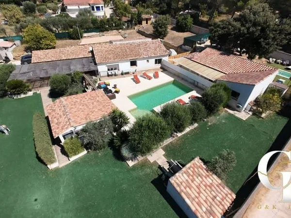 Maison 7 pièces 238 m²