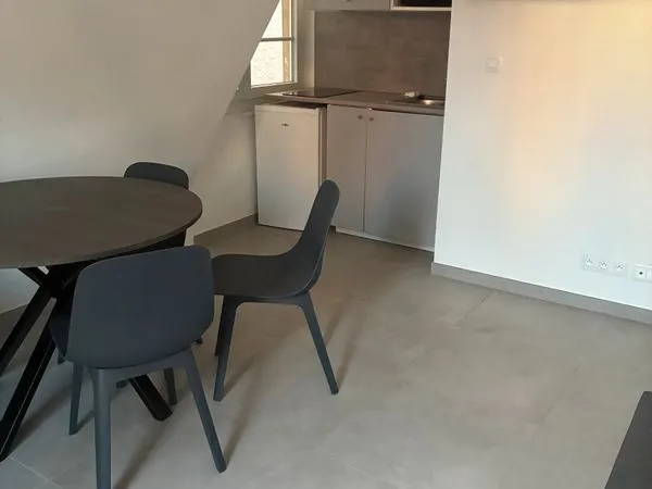 2 pièces près hôpital civil