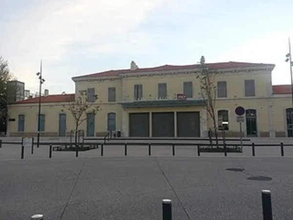 Commerce 4 pièces 240 m²