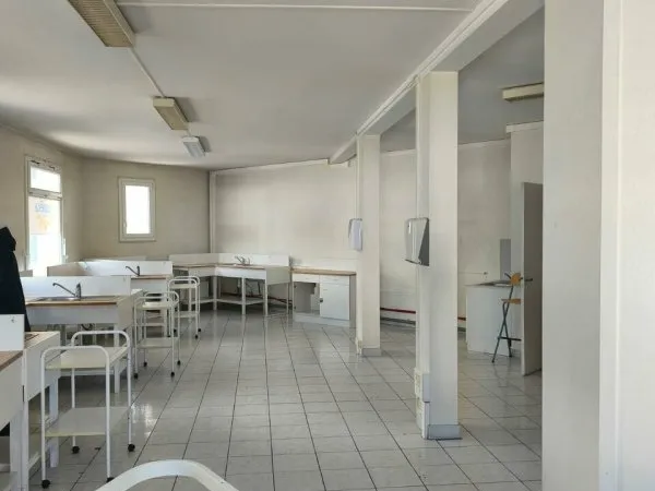 Local professionnel 83 m²