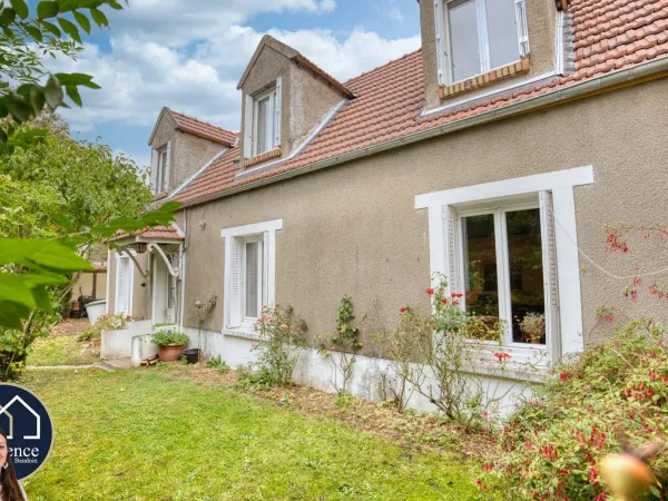 Studio 7 pièces 192 m²