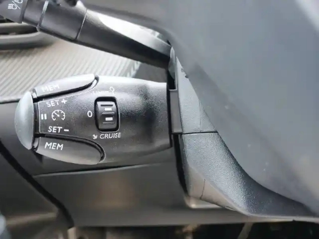 Peugeot 2008 hybrid 110 e-dcs6 — photo 15
