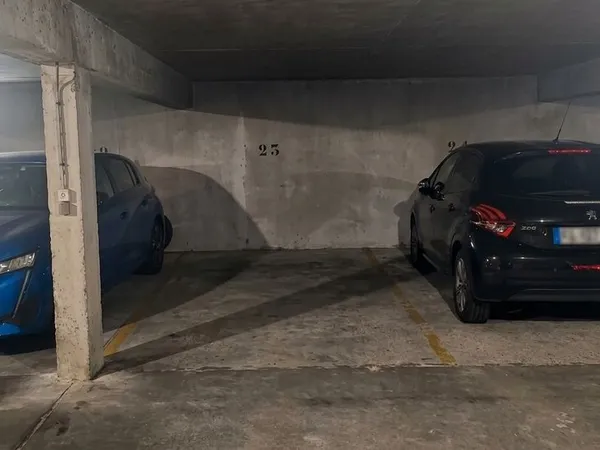 Location place de parking sécurisée en sous-sol + poste de lavage - proche de la gare et du centre-v