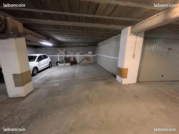 Parking moto rue des 7 Troubadours