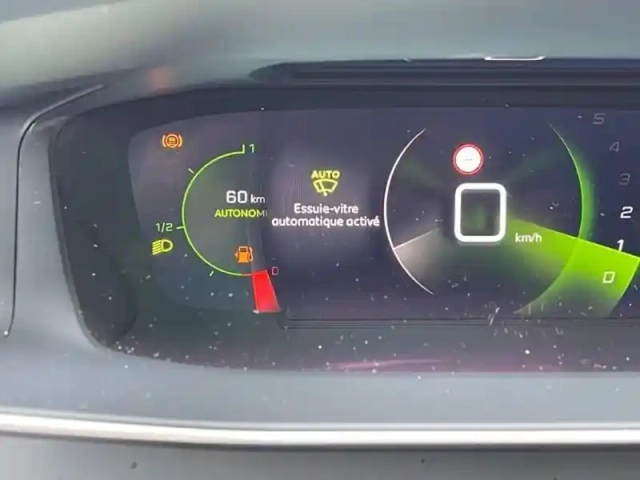 Peugeot 2008 1.2 puretech 130ch s&amp;s allure pack eat8 — photo 16