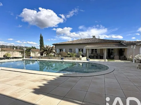 Maison 5 pièces 215 m²