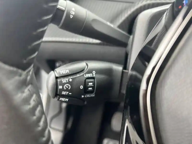 Peugeot 208 puretech 100 s&amp;s bvm6 — photo 21