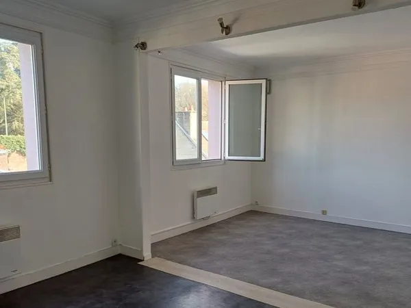 Local a usage de bureaux professionnels 110 m²