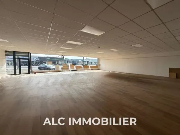 Location local commercial - 343.49 m2