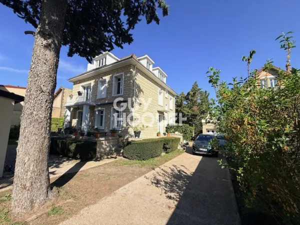 MAISON À VENDRE DE 8 PIÈCES DE 227,70 M²