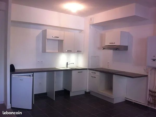 BEAU T3 67 m2 JARDIN ET PARKING 950