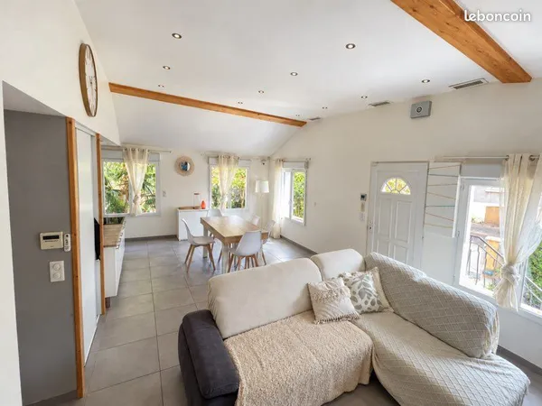 Maison avec suite parentale, garage et terrain de 252 m²
