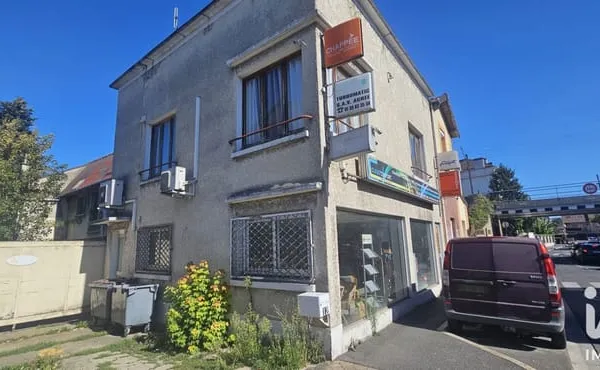 Local commercial 1 pièce 180 m²