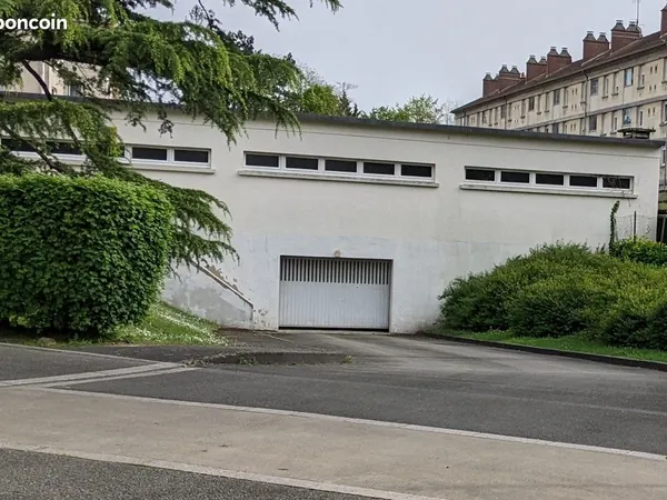 Place parking Compiègne accès sécurisé