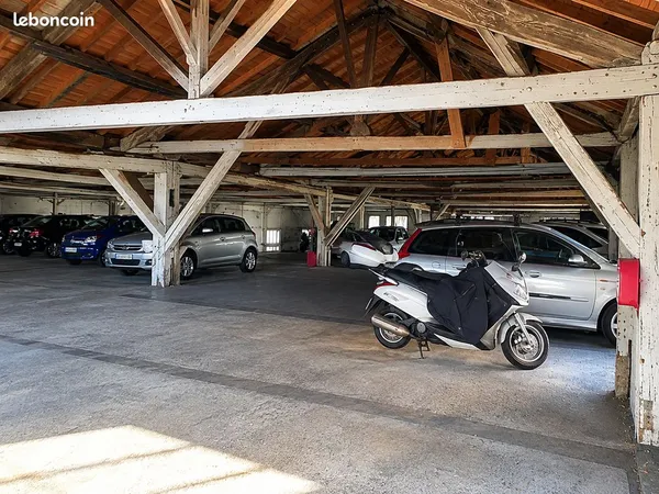 Place de parking couverte croix rousse