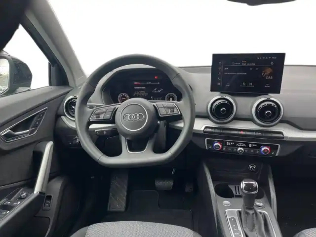Audi Q2 35 tfsi 150 s tronic 7 — photo 12