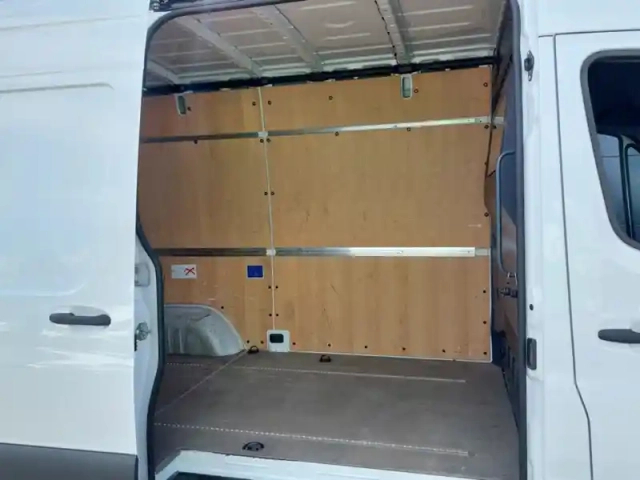 Mercedes Sprinter 317 cdi fourgon 37s l2h2 170ch — photo 6