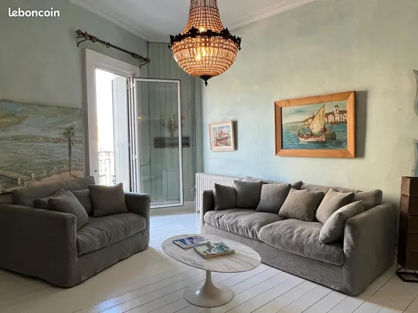 Location appartement meublé F2 sur quai vue canal
