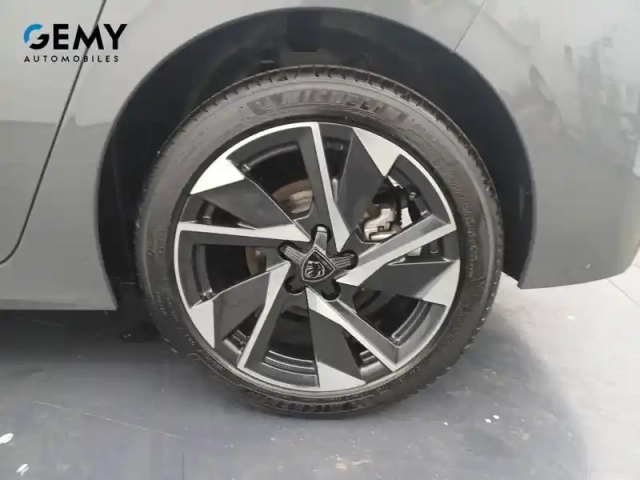 Peugeot 308 hybrid 145 e-dcs6 — photo 11