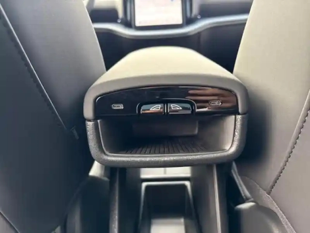 Volvo Ex30 single extended range 272ch ultra — photo 11