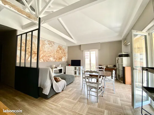 Esprit maison - Dernier étage de villa