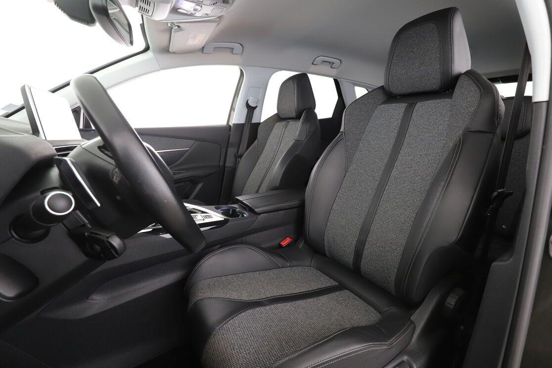 Peugeot 3008 1.2 PureTech Allure EAT6 — photo 9