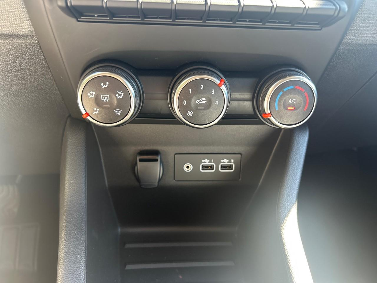 Renault Clio 1.0 tce 90ch evolution - 24 — photo 16