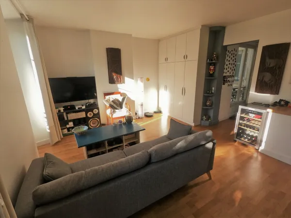 Appartement 2-pièces 48m² traversant avec balcon, 2ème étage ascenseur, et proche Gare d'Austerlitz