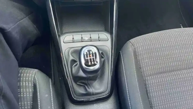 Kia Stonic 1.0 t-gdi 100 ch bvm6 — photo 14