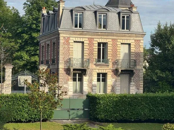 Maison 10 pièces 270 m²