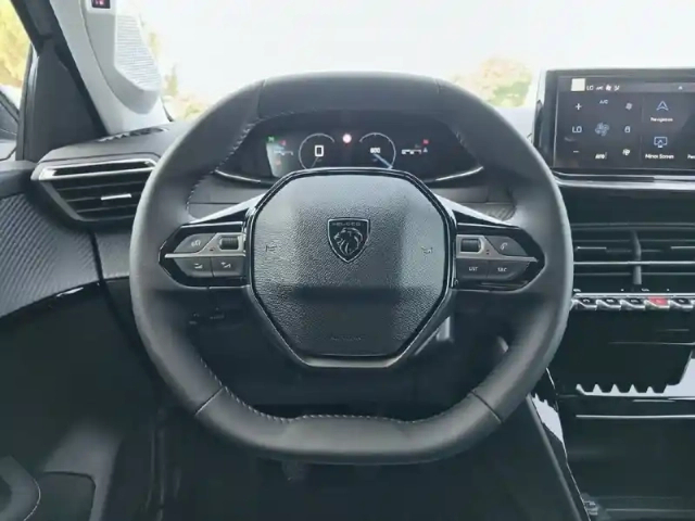 Peugeot 208 turbo 100 ch bvm6 — photo 9