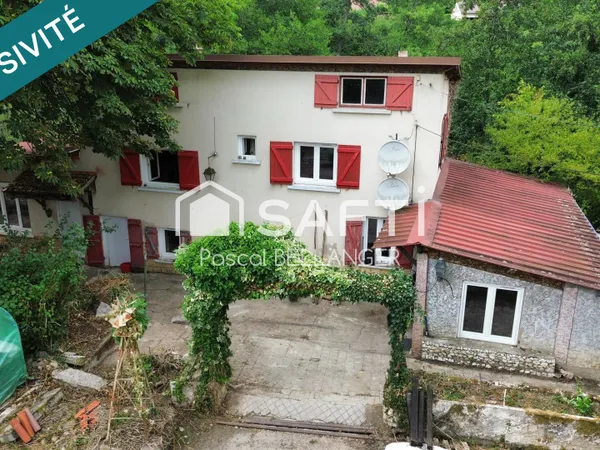 Charme, nature et potentiel : une maison de village à réinventer à Menat. Proche tous commerce (écol
