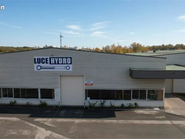 Local industriel occupé - Bail ferme de 9 ans - investissement locatif 7% acte en main