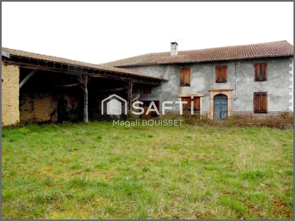 Corps de ferme de 250m2 et dépendance à rénover entièrement, terrain de 28790m2 vue dégagée sur la c