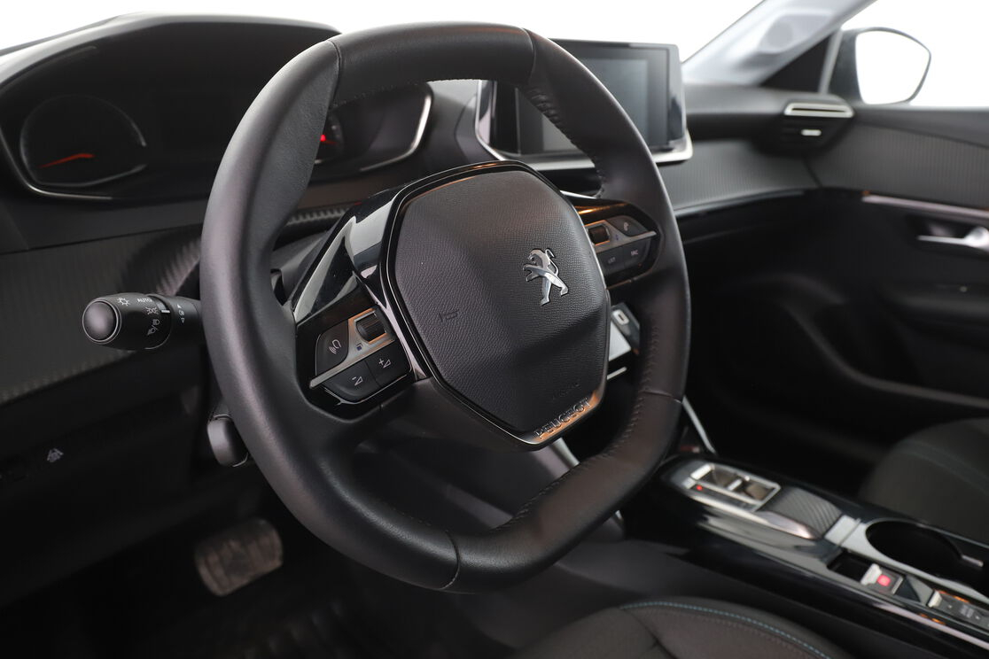 Peugeot 208 1.2 PureTech Allure EAT8 — photo 10
