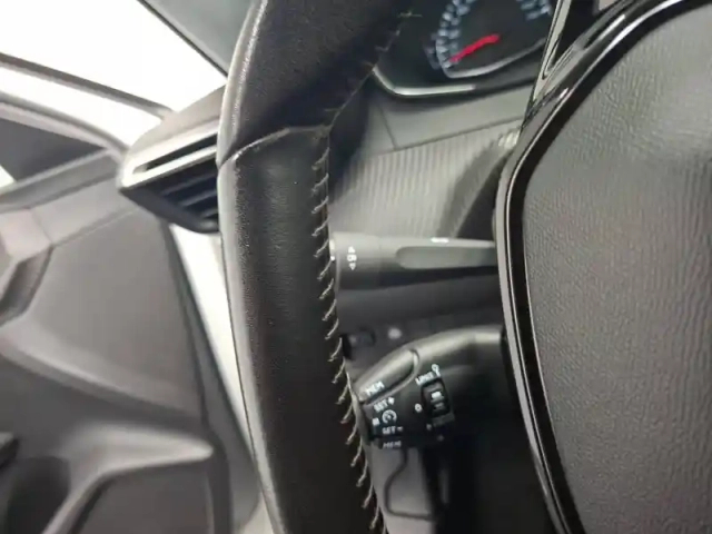 Peugeot 208 puretech 100 s&amp;s bvm6 — photo 29