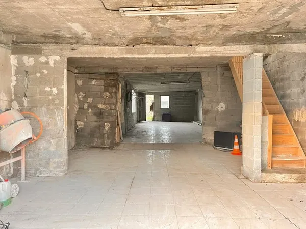 BOUGUENAIS - Garage à réhabiliter