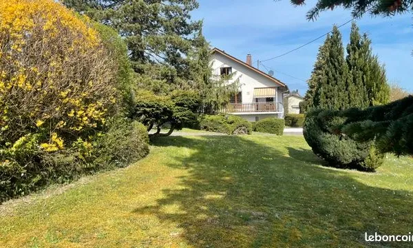 Maison de 188 m2 (avec potentiel d'expansion de 75M2) sur un terrain de plus de 1 200 m² de terrain 