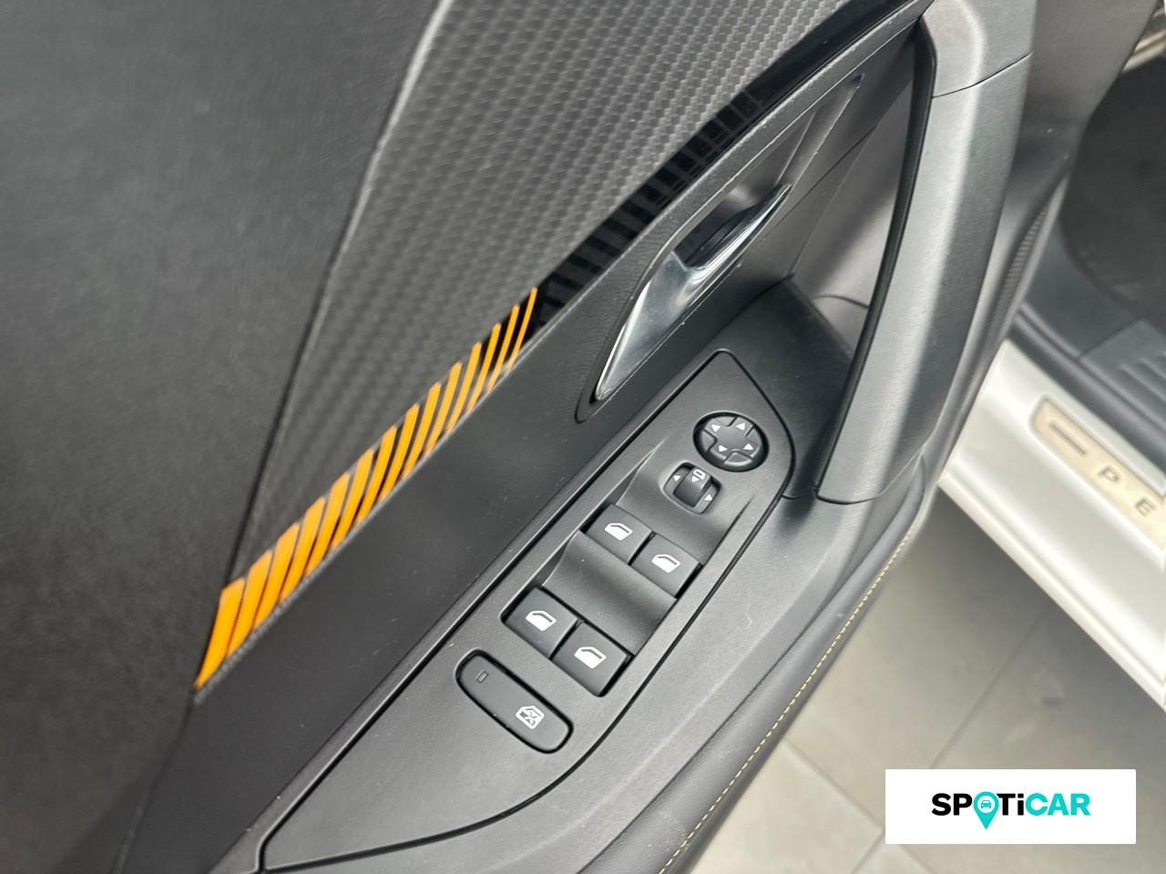 Peugeot 2008 1.2 puretech 130ch s&s roadtrip eat8 — photo 16