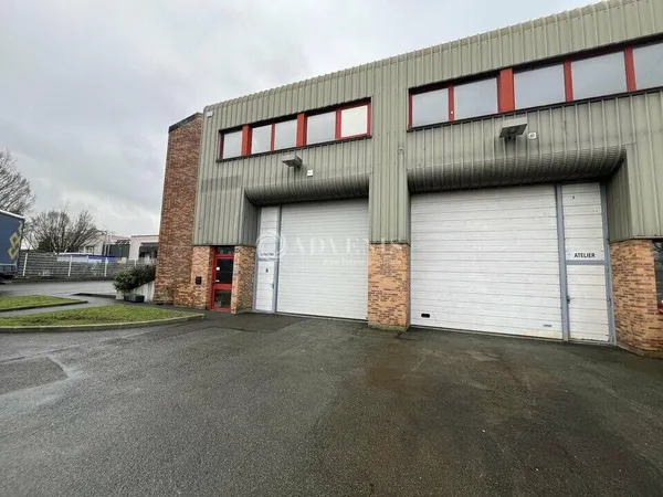 Local d'activité 1044 m²