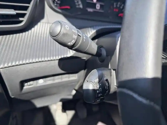 Peugeot 208 puretech 100 s&amp;s bvm6 style — photo 17