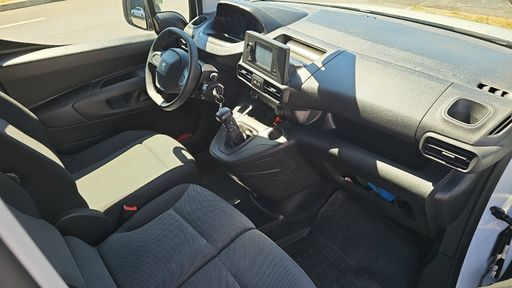 Peugeot Partner 1.2 PureTech 110 - Pack Asphalt – 2023 – 16224 km – Essence – Boîte Manuelle — photo 12