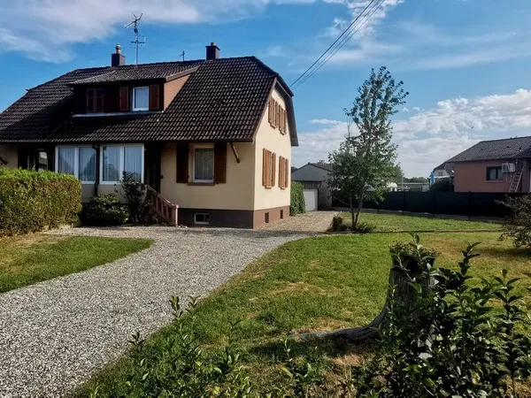Maison avec beau terrain plein sud de 7,25 ares - Staffelfelden