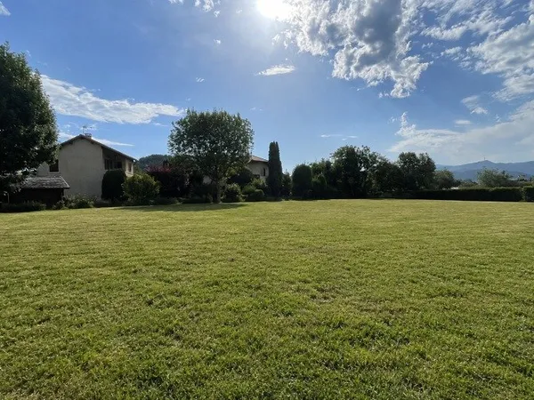 Terrain 690 m²